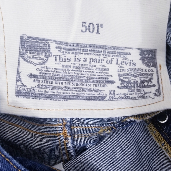 501 ORIGINAL FIT BUTTON UP LEVI'S JEANS - Picture 14 of 16
